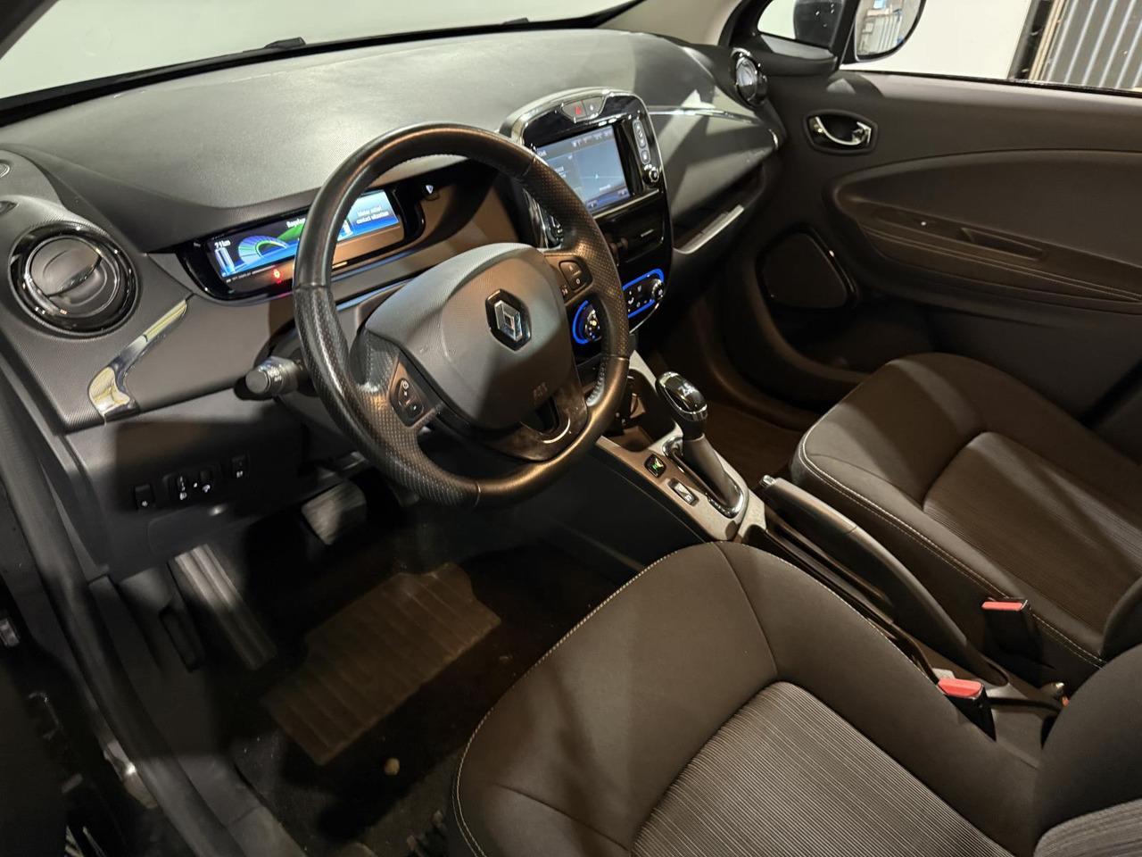 Renault | ZOE | R90 Intens 41 kWh (ex Accu) | 2018 | 117.938 km | Automaat | SF678V | Logisch - Hečbekas: foto 2 Renault | ZOE | R90 Intens 41 kWh (ex Accu) | 2018 | 117.938 km | Automaat | SF678V | Logisch - Hečbekas: foto 2