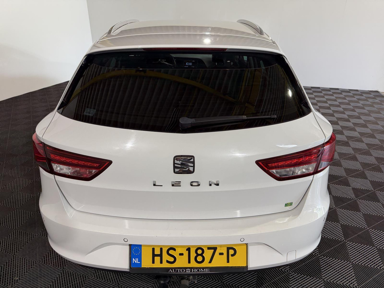 SEAT | Leon ST | 1.6 TDI Style Connect Ecomotive | 2015 | 284.524 km | HS187P | Logisch - Lengvasis automobilis: foto 2 SEAT | Leon ST | 1.6 TDI Style Connect Ecomotive | 2015 | 284.524 km | HS187P | Logisch - Lengvasis automobilis: foto 2