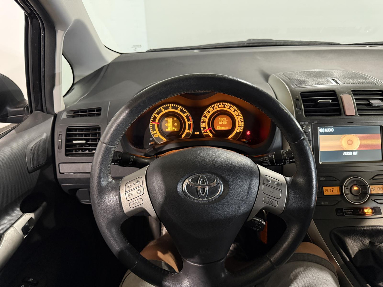 Toyota Auris 1.6-16V Sol Business 2008 240.087 km 25-HHD-6 - Hečbekas: foto 3 Toyota Auris 1.6-16V Sol Business 2008 240.087 km 25-HHD-6 - Hečbekas: foto 3