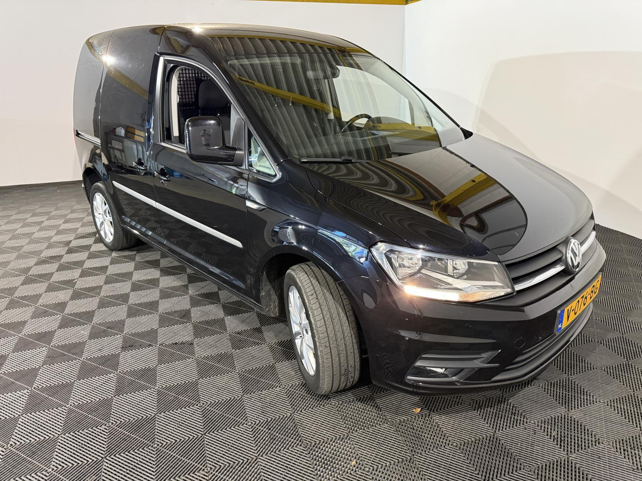 Volkswagen | Caddy | 2.0 TDI L1H1 BMT Highline | 2016 | 164.766 km | V076BG | Logisch - Mažas furgonas: foto 3 Volkswagen | Caddy | 2.0 TDI L1H1 BMT Highline | 2016 | 164.766 km | V076BG | Logisch - Mažas furgonas: foto 3