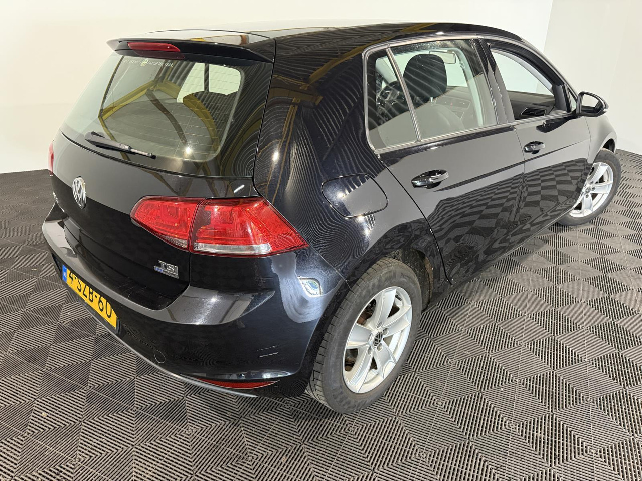 Volkswagen Golf 1.2 TSI Trendline | 2014 | 177.959 km | 4-SZB-60 - Hečbekas: foto 2 Volkswagen Golf 1.2 TSI Trendline | 2014 | 177.959 km | 4-SZB-60 - Hečbekas: foto 2