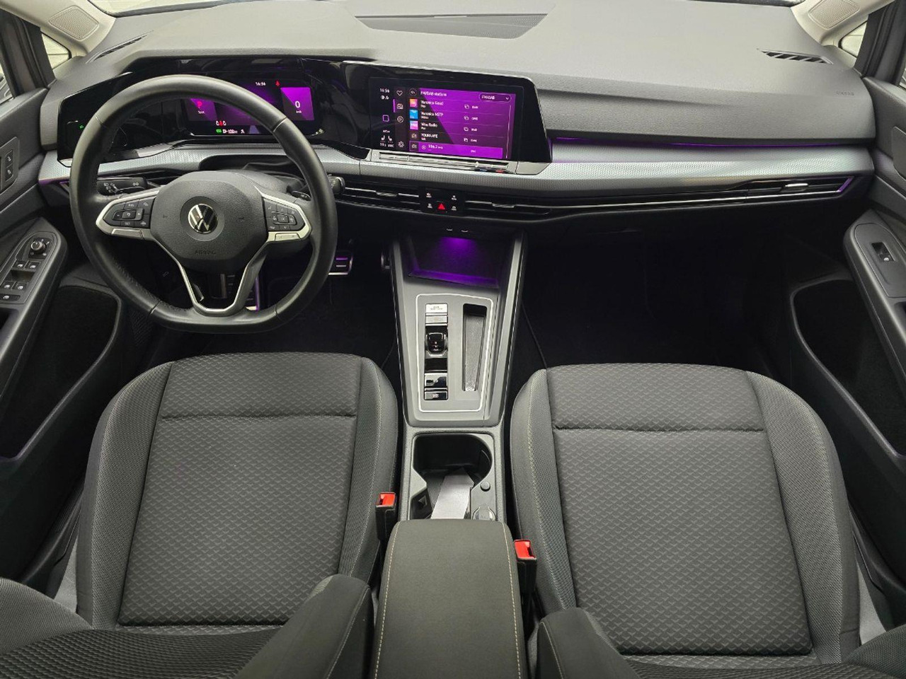 Volkswagen Golf 1.5 eTSI R - Line Business+ | 2022 | 46.250 km | Automaat | R620XD | NAP: Geen oordeel - Hečbekas: foto 5 Volkswagen Golf 1.5 eTSI R - Line Business+ | 2022 | 46.250 km | Automaat | R620XD | NAP: Geen oordeel - Hečbekas: foto 5