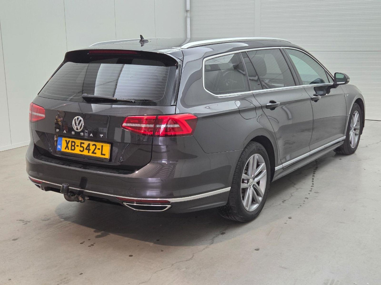 Volkswagen Passat Variant 1.6 TDI Highline Business R | 2018 | 179.613 km | Automaat | XB542L | NAP: Logisch - Lengvasis automobilis: foto 4 Volkswagen Passat Variant 1.6 TDI Highline Business R | 2018 | 179.613 km | Automaat | XB542L | NAP: Logisch - Lengvasis automobilis: foto 4
