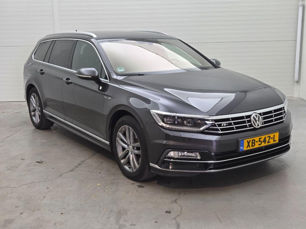 Volkswagen Passat Variant 1.6 TDI Highline Business R | 2018 | 179.613 km | Automaat | XB542L | NAP: Logisch - Lengvasis automobilis: foto 2 Volkswagen Passat Variant 1.6 TDI Highline Business R | 2018 | 179.613 km | Automaat | XB542L | NAP: Logisch - Lengvasis automobilis: foto 2