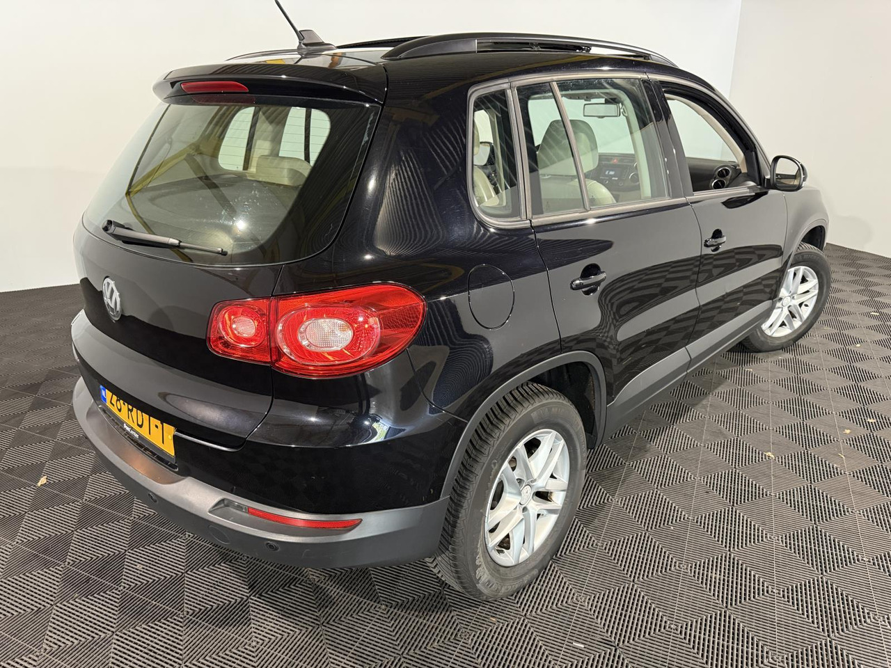 Volkswagen | Tiguan | 1.4 TSI Comfort&Design | 2011 | 236.671 km | 28RDT1 | Logisch - Visureigis: foto 4 Volkswagen | Tiguan | 1.4 TSI Comfort&Design | 2011 | 236.671 km | 28RDT1 | Logisch - Visureigis: foto 4