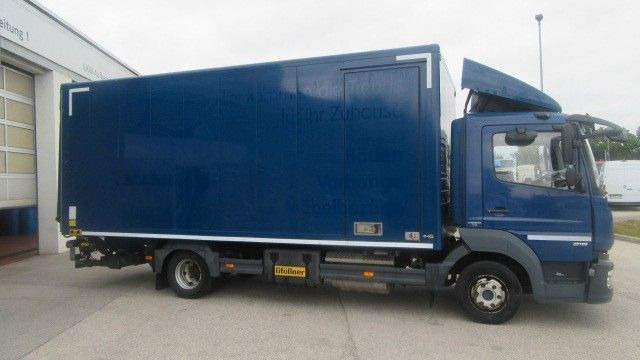 Mercedes-Benz 818L Koffer LBW, 1,5 to, Seitentüre - Furgonas sunkvežimis: foto 4 Mercedes-Benz 818L Koffer LBW, 1,5 to, Seitentüre - Furgonas sunkvežimis: foto 4