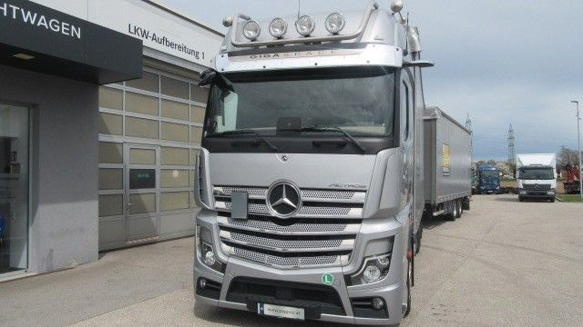 Mercedes-Benz Actros 5 2545LL inkl. Anhänger Voll. 115qm, - Tentinis sunkvežimis: foto 2 Mercedes-Benz Actros 5 2545LL inkl. Anhänger Voll. 115qm, - Tentinis sunkvežimis: foto 2