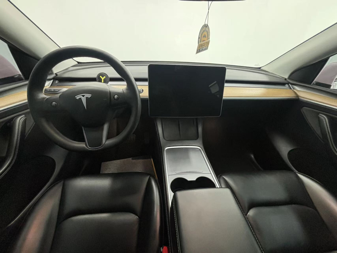 TESLA MODEL Y - Visureigis: foto 5 TESLA MODEL Y - Visureigis: foto 5