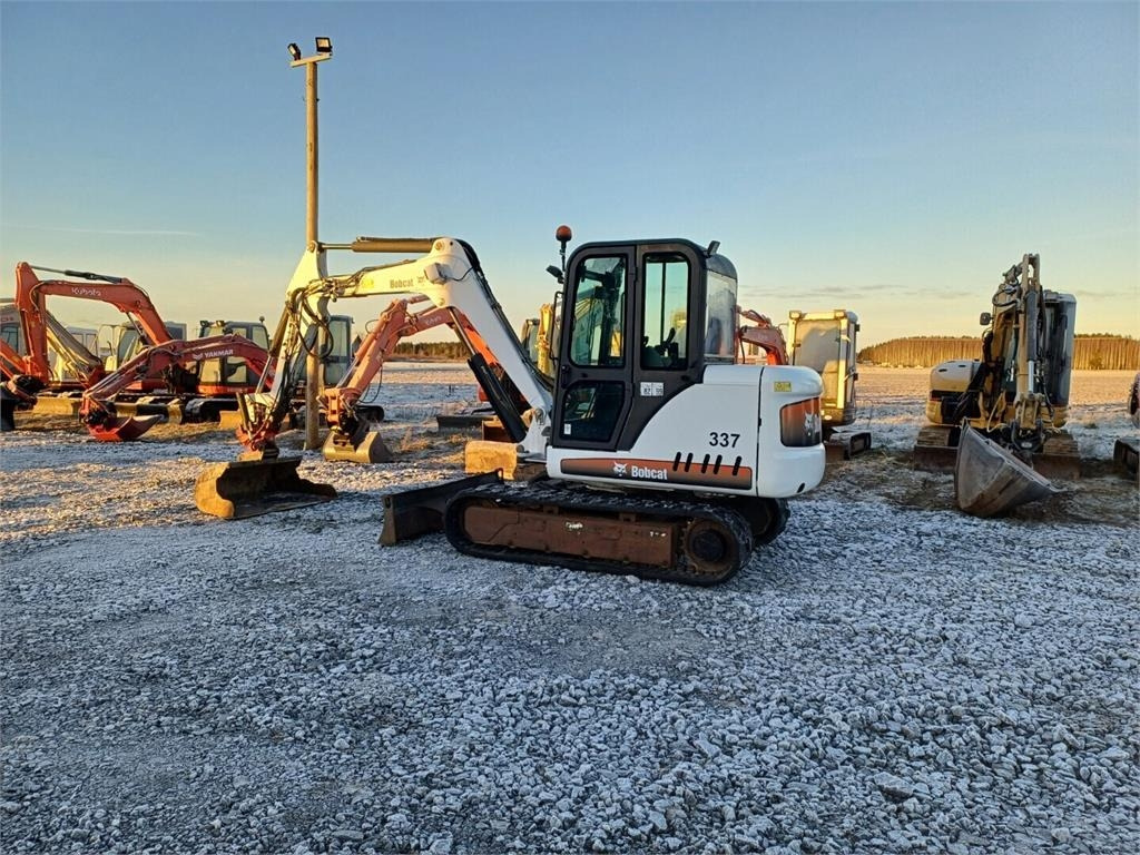 Bobcat 337D Kallistuvalla liittimellä - Mini ekskavatorius: foto 3 Bobcat 337D Kallistuvalla liittimellä - Mini ekskavatorius: foto 3