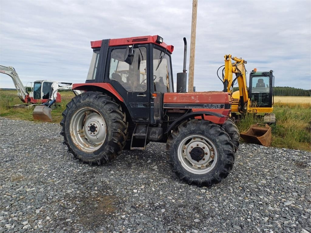 Case IH 685XL Hyvät renkaat. - Traktorius: foto 4 Case IH 685XL Hyvät renkaat. - Traktorius: foto 4