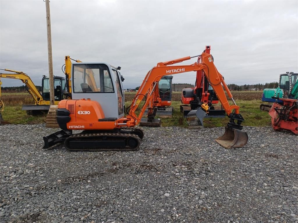 Hitachi EX30 Kallistuvalla liittimellä - Mini ekskavatorius: foto 5 Hitachi EX30 Kallistuvalla liittimellä - Mini ekskavatorius: foto 5