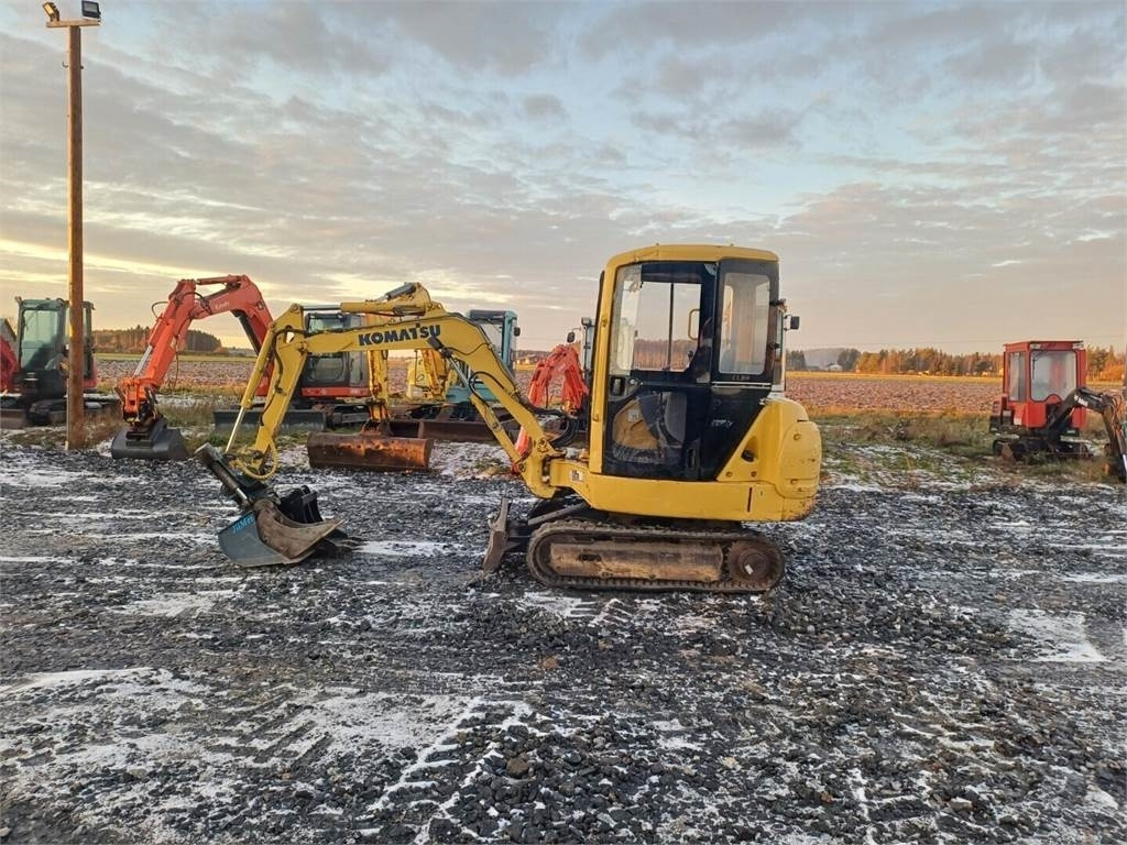 Komatsu PC20R-8 Kallistuvalla liittimellä - Mini ekskavatorius: foto 2 Komatsu PC20R-8 Kallistuvalla liittimellä - Mini ekskavatorius: foto 2