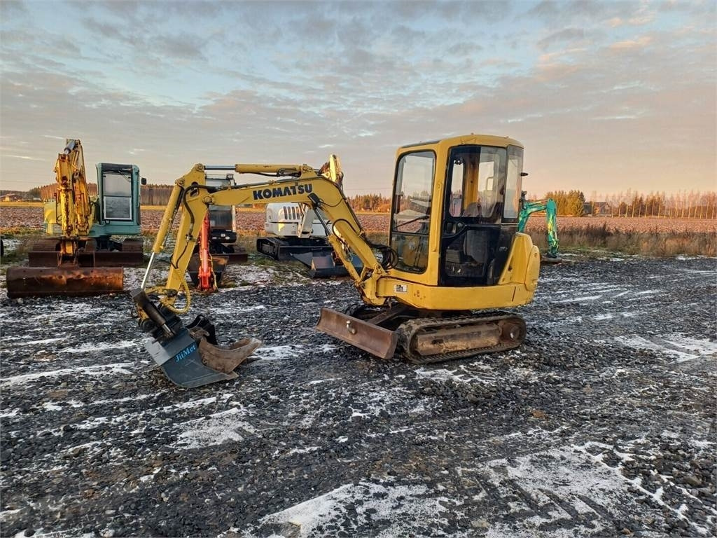 Komatsu PC20R-8 Kallistuvalla liittimellä - Mini ekskavatorius: foto 1 Komatsu PC20R-8 Kallistuvalla liittimellä - Mini ekskavatorius: foto 1