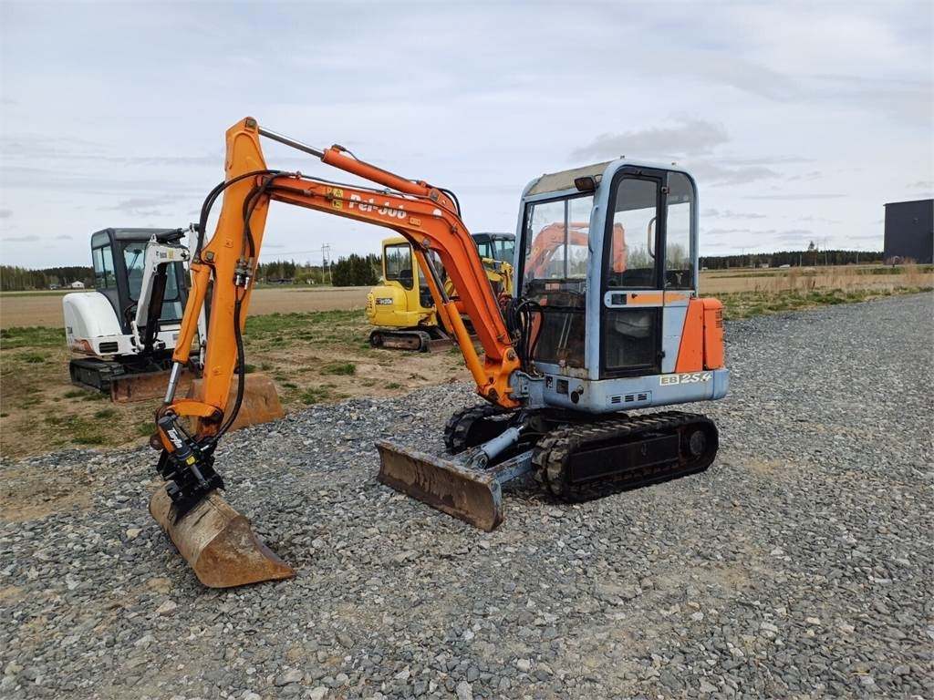 Pel-Job Volvo EB25.4 kallistuvalla liittimellä - Mini ekskavatorius: foto 1 Pel-Job Volvo EB25.4 kallistuvalla liittimellä - Mini ekskavatorius: foto 1