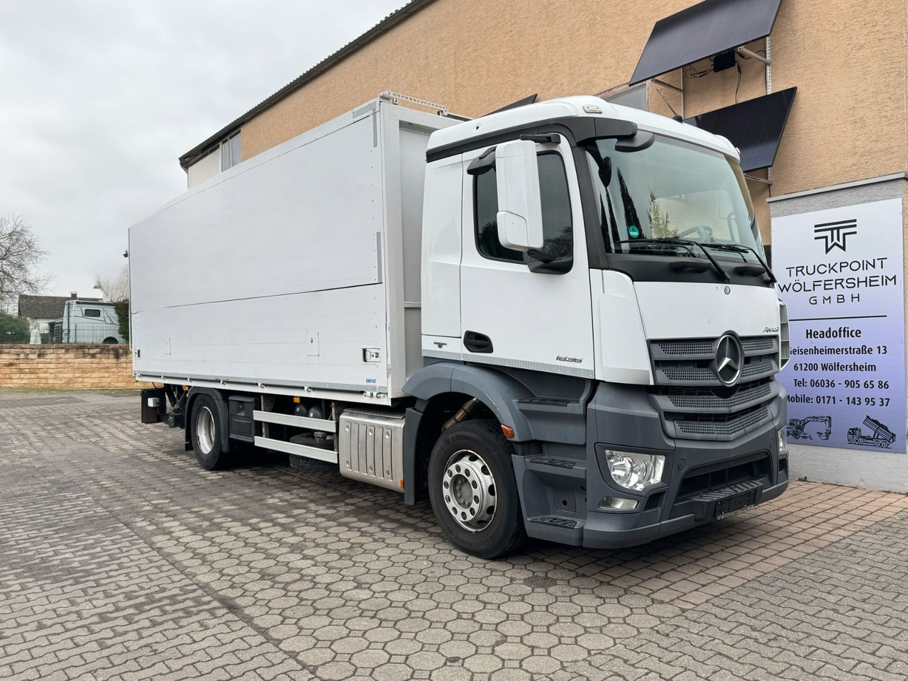 Mercedes-Benz Antos 1836L/4x2/2t.LBW/2xAHK/aus.1Hand/16.Pal. - Gėrimų tiekimo sunkvežimis: foto 1 Mercedes-Benz Antos 1836L/4x2/2t.LBW/2xAHK/aus.1Hand/16.Pal. - Gėrimų tiekimo sunkvežimis: foto 1