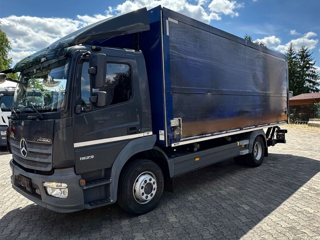 Mercedes-Benz Atego 1523/Klima/LBW/GT-Zertifiziert/2xAHK - Gėrimų tiekimo sunkvežimis: foto 2 Mercedes-Benz Atego 1523/Klima/LBW/GT-Zertifiziert/2xAHK - Gėrimų tiekimo sunkvežimis: foto 2