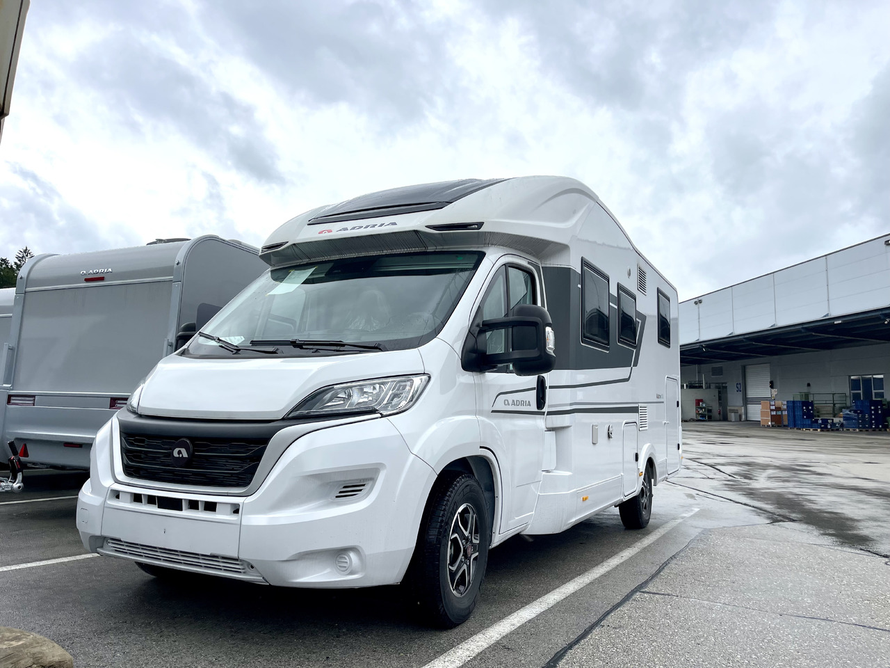 ADRIA Matrix axess 650 SC - Pusiau integruotas kemperis: foto 2 ADRIA Matrix axess 650 SC - Pusiau integruotas kemperis: foto 2