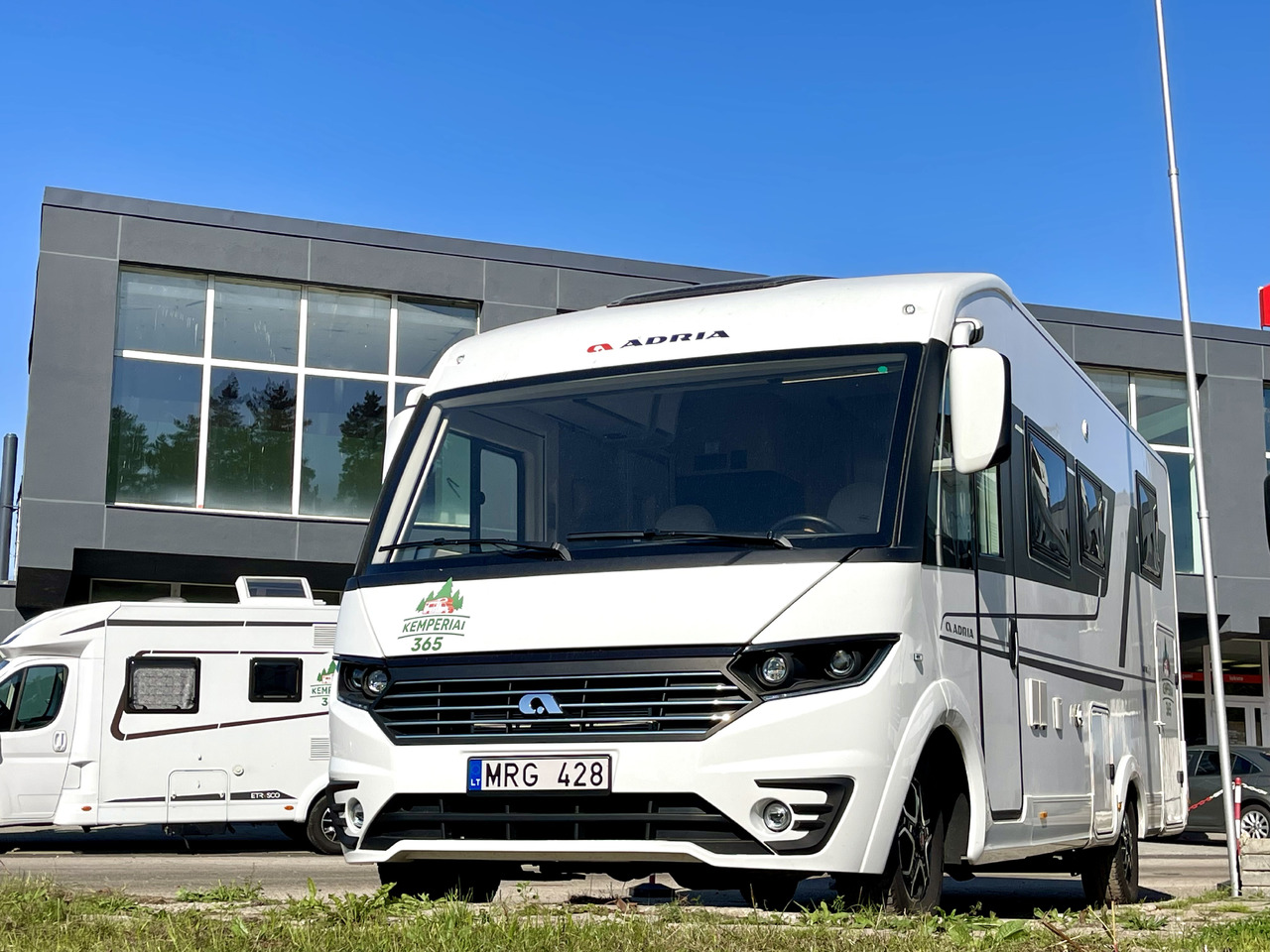 ADRIA Sonic Plus 700SL - Integruotas kemperis: foto 1 ADRIA Sonic Plus 700SL - Integruotas kemperis: foto 1