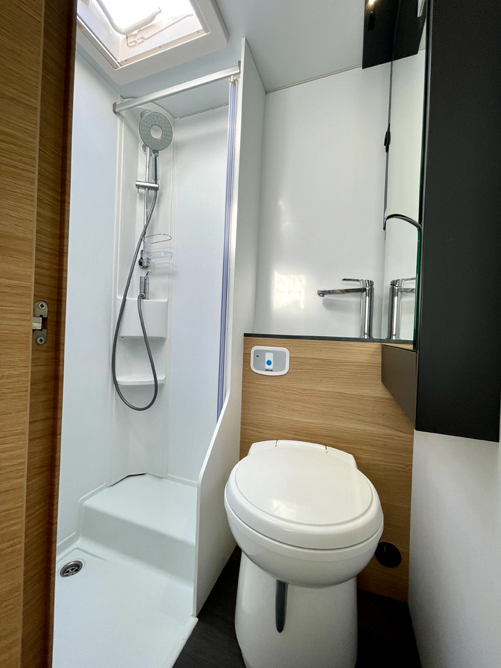 Adria Coral Xl 600 DP - Alkovenas: foto 5 Adria Coral Xl 600 DP - Alkovenas: foto 5