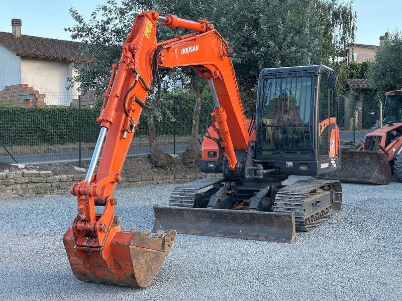 Doosan SOLAR 75V - Ekskavatorius: foto 1 Doosan SOLAR 75V - Ekskavatorius: foto 1