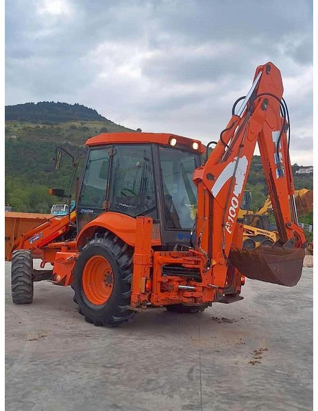 Fiat KOBELCO FB100 - Ekskavatorius-krautuvas: foto 3 Fiat KOBELCO FB100 - Ekskavatorius-krautuvas: foto 3