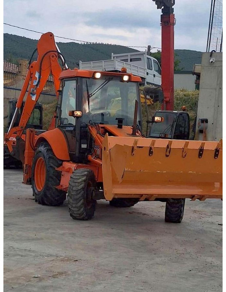 Fiat KOBELCO FB100 - Ekskavatorius-krautuvas: foto 1 Fiat KOBELCO FB100 - Ekskavatorius-krautuvas: foto 1