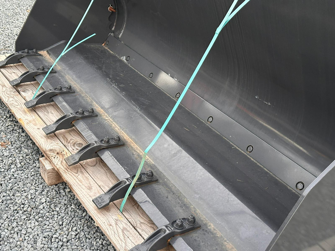 NEW HOLLAND 220 - Krautuvo kaušas: foto 3 NEW HOLLAND 220 - Krautuvo kaušas: foto 3