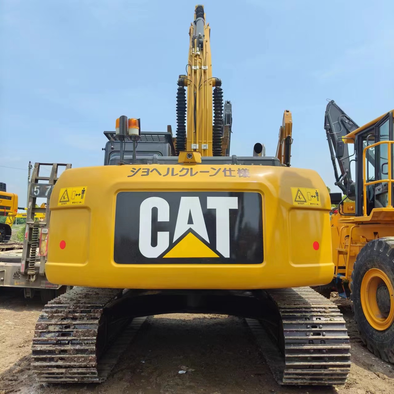 CATERPILLAR 323D2L - Vikšrinis ekskavatorius: foto 4 CATERPILLAR 323D2L - Vikšrinis ekskavatorius: foto 4
