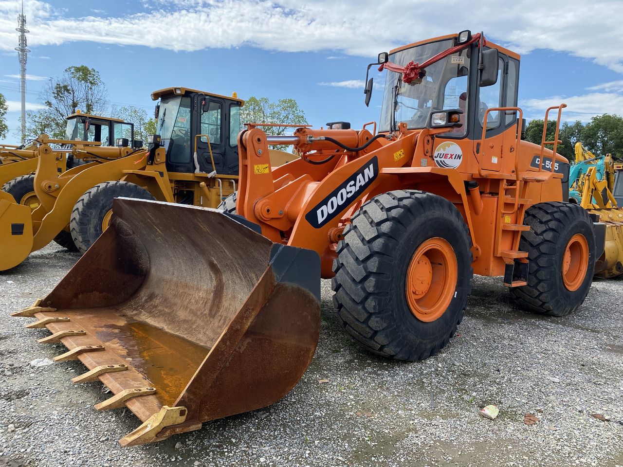 DOOSAN DL505 - Ratinis krautuvas: foto 1 DOOSAN DL505 - Ratinis krautuvas: foto 1