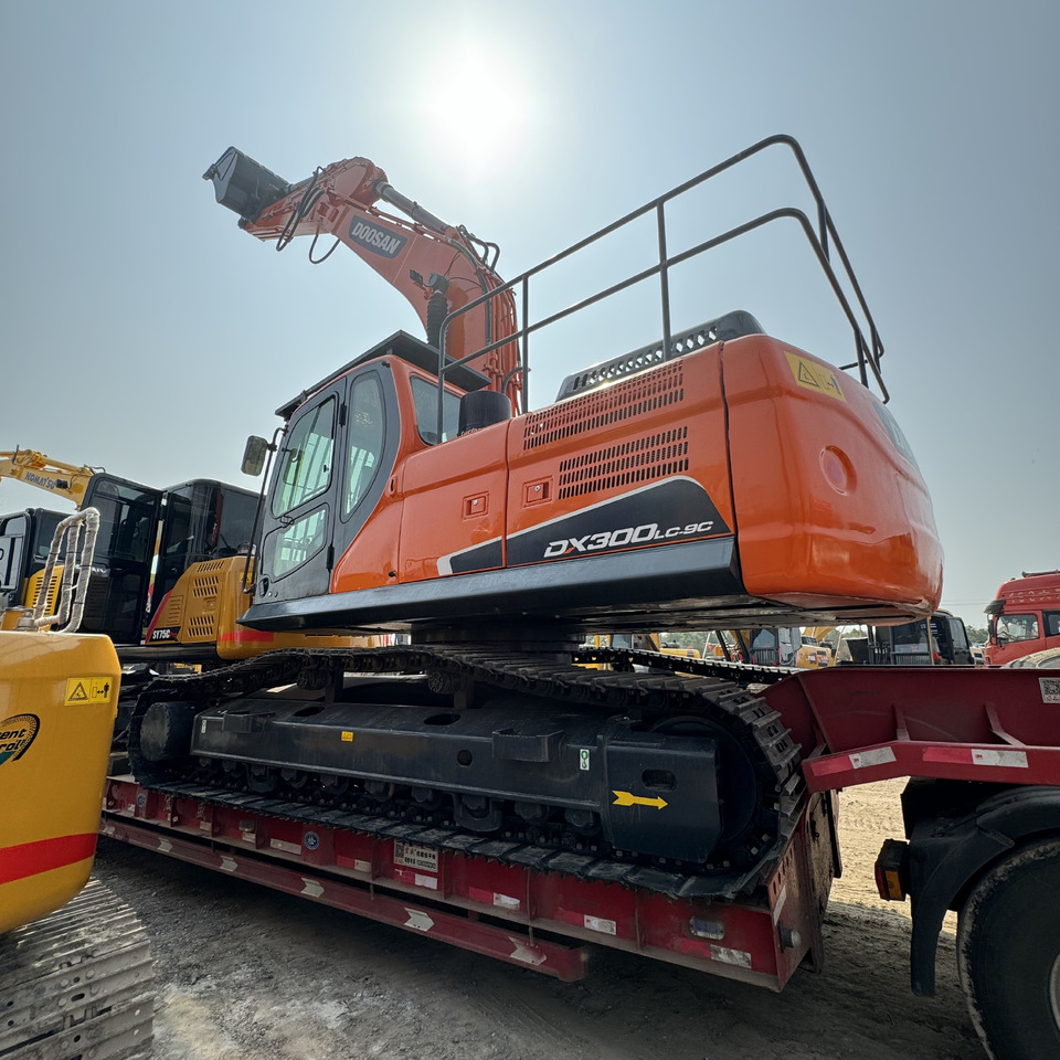 DOOSAN DX300 - Vikšrinis ekskavatorius: foto 1 DOOSAN DX300 - Vikšrinis ekskavatorius: foto 1