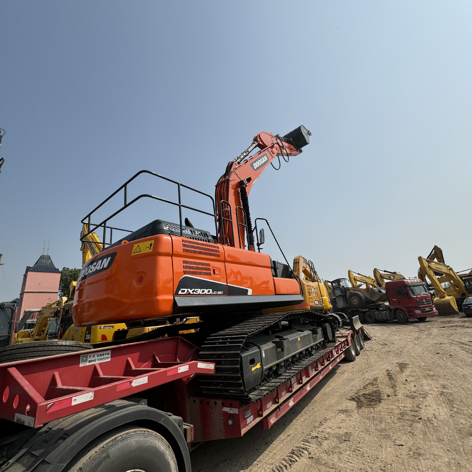 DOOSAN DX300 - Vikšrinis ekskavatorius: foto 4 DOOSAN DX300 - Vikšrinis ekskavatorius: foto 4