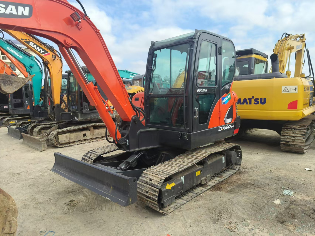 DOOSAN DX60 - Ekskavatorius: foto 2 DOOSAN DX60 - Ekskavatorius: foto 2