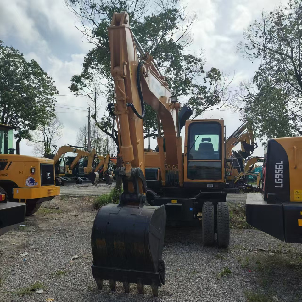 Hyundai R150W-7 - Ratinis ekskavatorius: foto 4 Hyundai R150W-7 - Ratinis ekskavatorius: foto 4