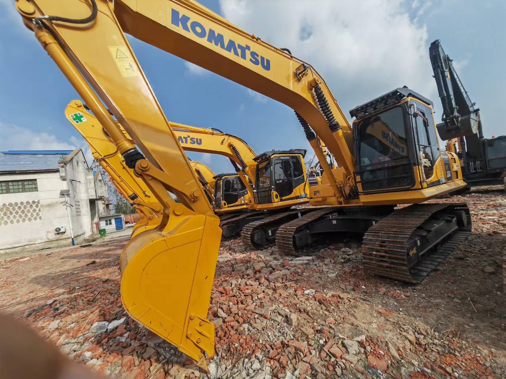 KOMATSU PC200 - Vikšrinis ekskavatorius: foto 2 KOMATSU PC200 - Vikšrinis ekskavatorius: foto 2