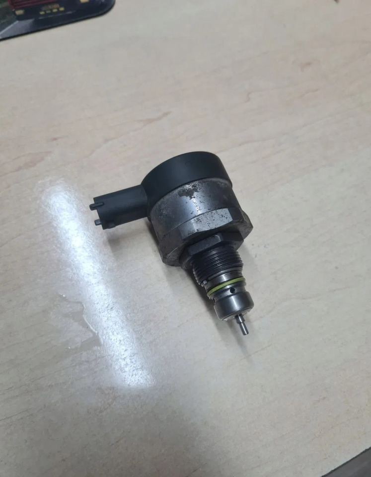 BOSCH- REGULATOR CIŚNIENIA LISTWY PALIWA FORD F-MAX 500 Gc46 9H321 BA 0281006475 - Vožtuvas: foto 1 BOSCH- REGULATOR CIŚNIENIA LISTWY PALIWA FORD F-MAX 500 Gc46 9H321 BA 0281006475 - Vožtuvas: foto 1