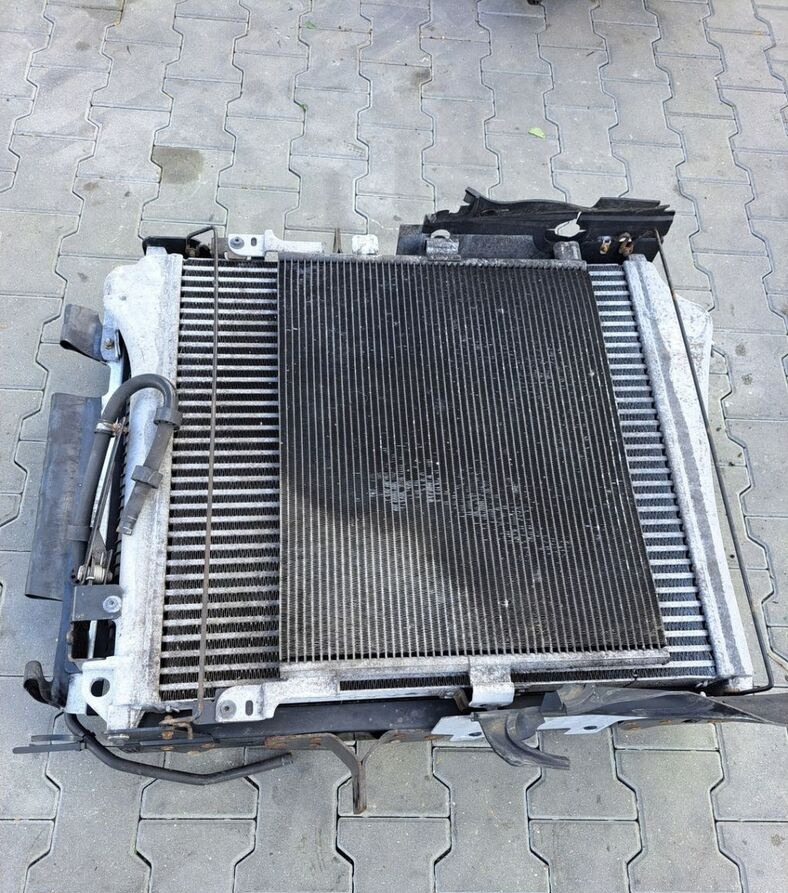 Behr KOMPLET CHŁODNICA VOLVO FE RENAULT PREMIUM DXI 7 - Radiatorius - Sunkvežimis: foto 4 Behr KOMPLET CHŁODNICA VOLVO FE RENAULT PREMIUM DXI 7 - Radiatorius - Sunkvežimis: foto 4