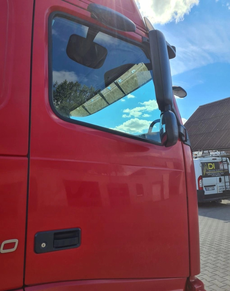 DRZWI KOMPLETNE PRAWE VOLVO FH 13 LIFT EURO 5 - Durys ir dalys: foto 4 DRZWI KOMPLETNE PRAWE VOLVO FH 13 LIFT EURO 5 - Durys ir dalys: foto 4