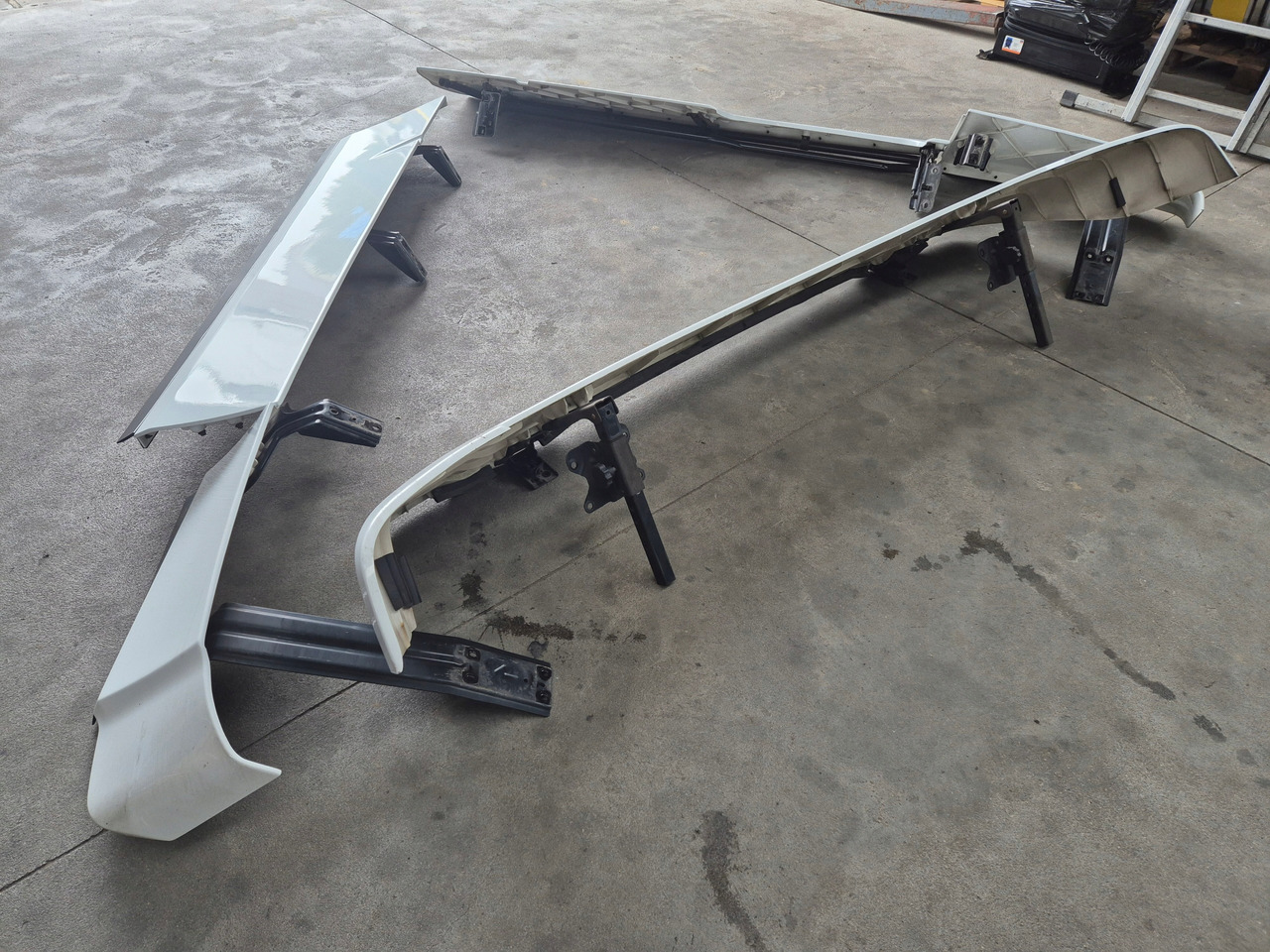 FORD SPOILERY OWIEWKI KABINY KOMPLET FORD F-MAX 500 CARGO - Aerodinamika/ Spoileris - Sunkvežimis: foto 5 FORD SPOILERY OWIEWKI KABINY KOMPLET FORD F-MAX 500 CARGO - Aerodinamika/ Spoileris - Sunkvežimis: foto 5