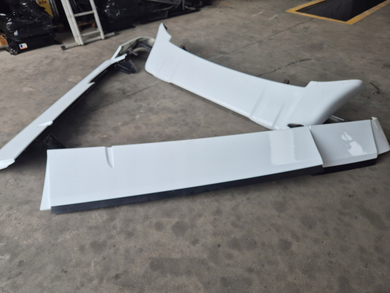 FORD SPOILERY OWIEWKI KABINY KOMPLET FORD F-MAX 500 CARGO - Aerodinamika/ Spoileris - Sunkvežimis: foto 3 FORD SPOILERY OWIEWKI KABINY KOMPLET FORD F-MAX 500 CARGO - Aerodinamika/ Spoileris - Sunkvežimis: foto 3