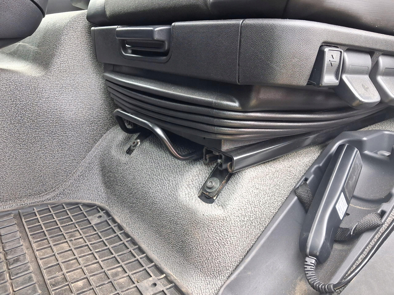 FOTEL KIEROWCY RENAULT GAMA D  - Sėdynė - Sunkvežimis: foto 3 FOTEL KIEROWCY RENAULT GAMA D  - Sėdynė - Sunkvežimis: foto 3