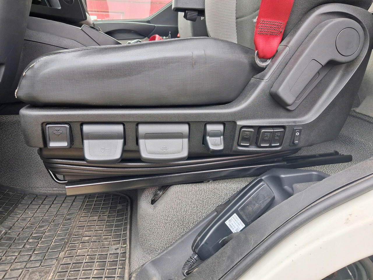 FOTEL KIEROWCY RENAULT GAMA D  - Sėdynė - Sunkvežimis: foto 2 FOTEL KIEROWCY RENAULT GAMA D  - Sėdynė - Sunkvežimis: foto 2