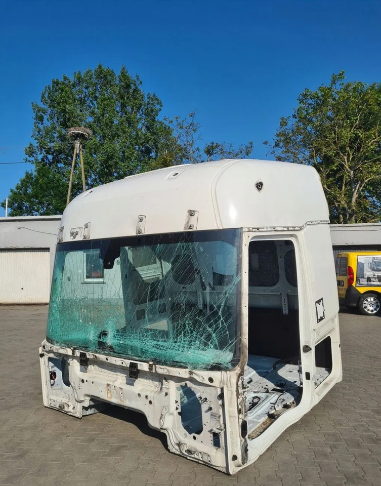 GOŁA SZKIELET POSZYCIE BLACHA RENAULT GAMA T HIGH WYSOKA KABINA - USZKODZONA - Kabina: foto 1 GOŁA SZKIELET POSZYCIE BLACHA RENAULT GAMA T HIGH WYSOKA KABINA - USZKODZONA - Kabina: foto 1