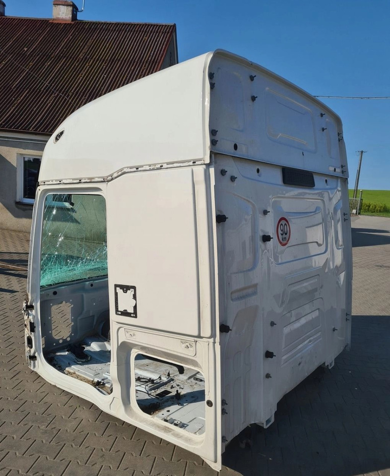 GOŁA SZKIELET POSZYCIE BLACHA RENAULT GAMA T HIGH WYSOKA KABINA - USZKODZONA - Kabina: foto 3 GOŁA SZKIELET POSZYCIE BLACHA RENAULT GAMA T HIGH WYSOKA KABINA - USZKODZONA - Kabina: foto 3