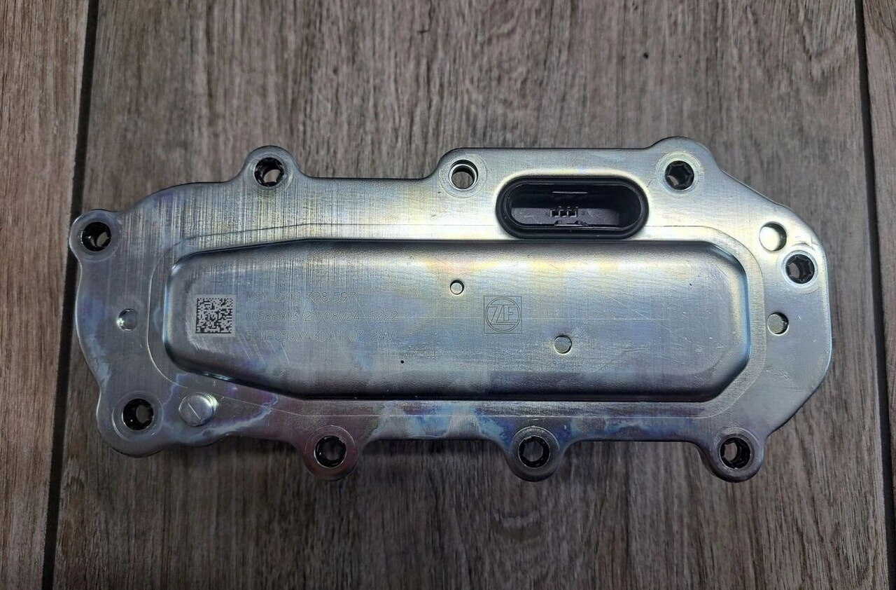 MODUŁ CEWKA BLOK ELEKTRONIKA WYBIERAKA SKRZYNI BIEGÓW ZF TRAXON 0501328597 ZF TRAXON - Transmisija - Sunkvežimis: foto 2 MODUŁ CEWKA BLOK ELEKTRONIKA WYBIERAKA SKRZYNI BIEGÓW ZF TRAXON 0501328597 ZF TRAXON - Transmisija - Sunkvežimis: foto 2