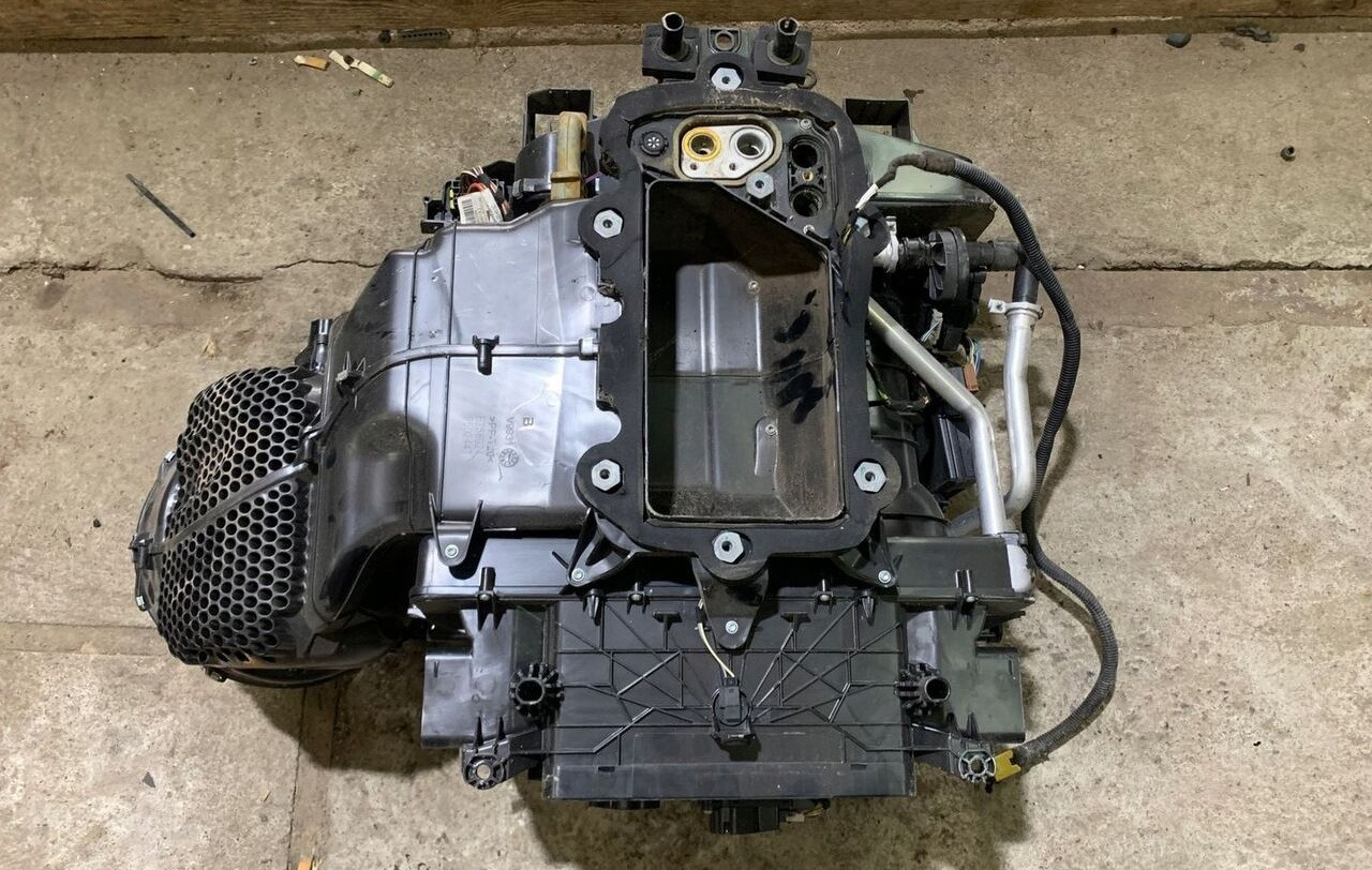 NAGRZEWNICA KOMPLETNA RENAULT GAMA T RANGE - Šildymas/ Ventiliacija - Sunkvežimis: foto 1 NAGRZEWNICA KOMPLETNA RENAULT GAMA T RANGE - Šildymas/ Ventiliacija - Sunkvežimis: foto 1