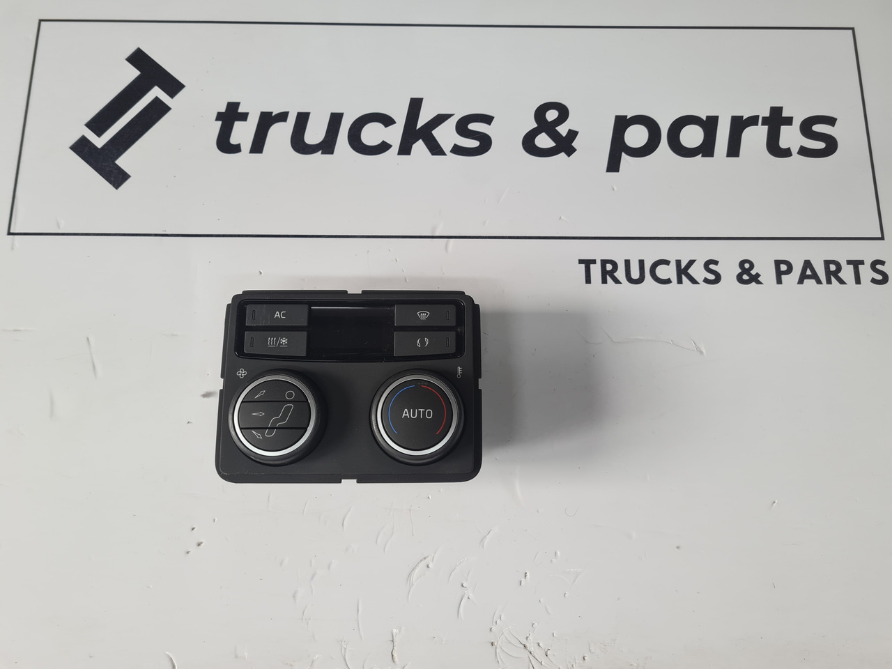 PANEL NAWIEWU OGRZEWANIA KLIMATYZACJI VOLVO FH 5 ORYGINAŁ 22711928 - Šildymas/ Ventiliacija: foto 1 PANEL NAWIEWU OGRZEWANIA KLIMATYZACJI VOLVO FH 5 ORYGINAŁ 22711928 - Šildymas/ Ventiliacija: foto 1