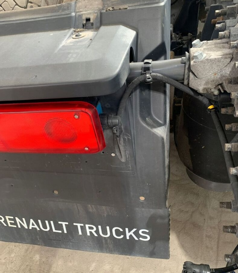 Renault BŁOTNIK LEWY TYŁ KOMPLETNY RENAULT GAMA T C RANGE - Sparnas - Sunkvežimis: foto 1 Renault BŁOTNIK LEWY TYŁ KOMPLETNY RENAULT GAMA T C RANGE - Sparnas - Sunkvežimis: foto 1