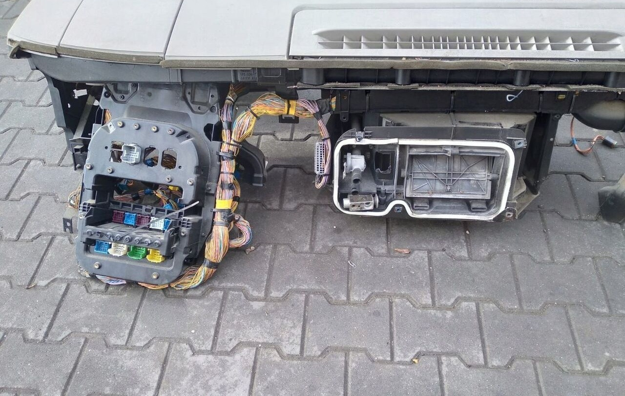 Renault PRZEKŁADKA ANGLIKA LANDER KERAX MIDLUM - Prietaisų skydas - Sunkvežimis: foto 5 Renault PRZEKŁADKA ANGLIKA LANDER KERAX MIDLUM - Prietaisų skydas - Sunkvežimis: foto 5