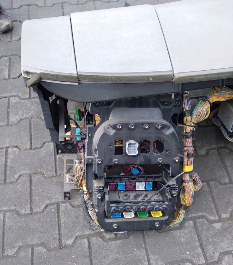 Renault PRZEKŁADKA ANGLIKA LANDER KERAX MIDLUM - Prietaisų skydas - Sunkvežimis: foto 2 Renault PRZEKŁADKA ANGLIKA LANDER KERAX MIDLUM - Prietaisų skydas - Sunkvežimis: foto 2