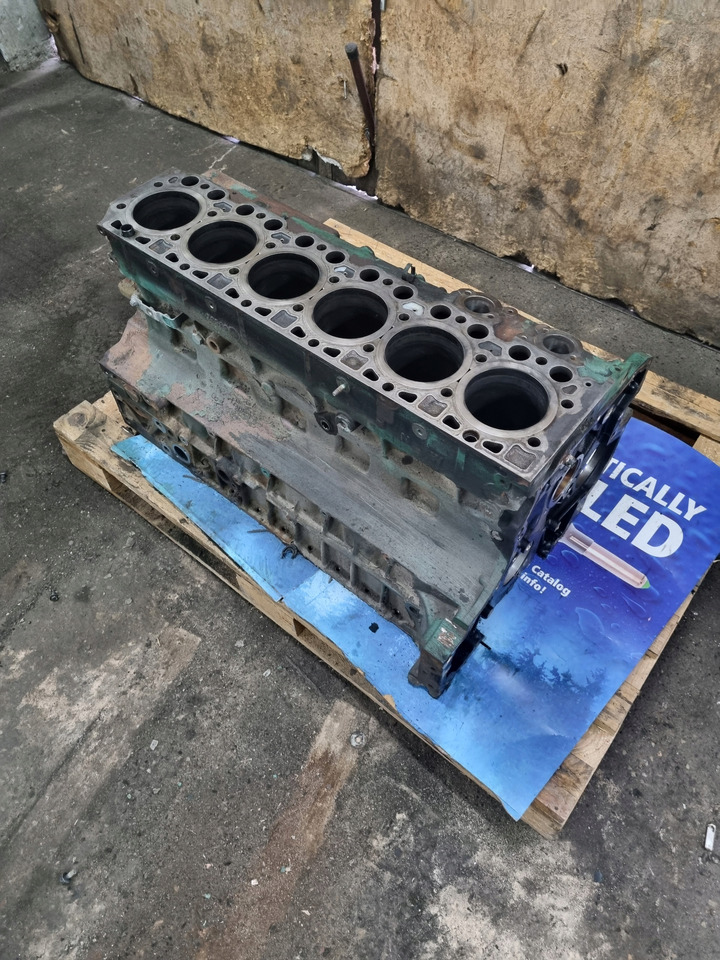 VOLVO BLOK SILNIKA GOŁY SŁUPEK VOLVO FL FE RENAULT PREMIUM MIDLUM DXI 7 D7F - Cilindrų blokas - Sunkvežimis: foto 2 VOLVO BLOK SILNIKA GOŁY SŁUPEK VOLVO FL FE RENAULT PREMIUM MIDLUM DXI 7 D7F - Cilindrų blokas - Sunkvežimis: foto 2